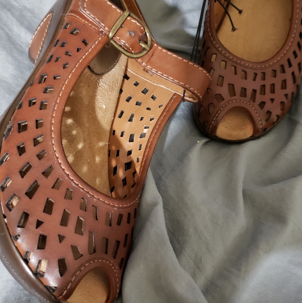 Shoes 👞 - Picture 3 of 5